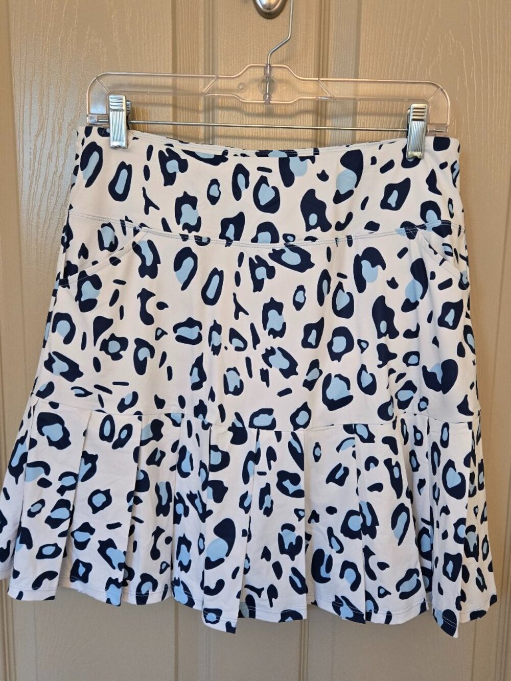 NWT SONEVEN Blue Leopard 18" Pleated Active Skorts with Shorts and Pockets Sz L